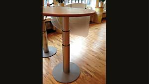 Referententisch infinitydesign Tischplatte 8D1DD168 mit Säulenfüßen motorisch verstellbar