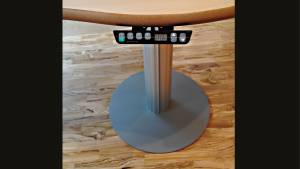 Referententisch infinitydesign Tischplatte 8D1DD168 mit Säulenfüßen motorisch verstellbar