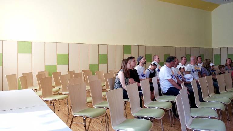 Room acoustics solution for the ballroom of the youth school Waldhaus in Malsch