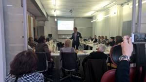 Präsentationen und Literatur: Einstiegschancen: Internet Sales & Ergonomie Meeting am 27. März 2015 von Sitwell, Vital-Office