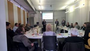Präsentationen und Literatur: Einstiegschancen: Internet Sales & Ergonomie Meeting am 27. März 2015 von Sitwell, Vital-Office